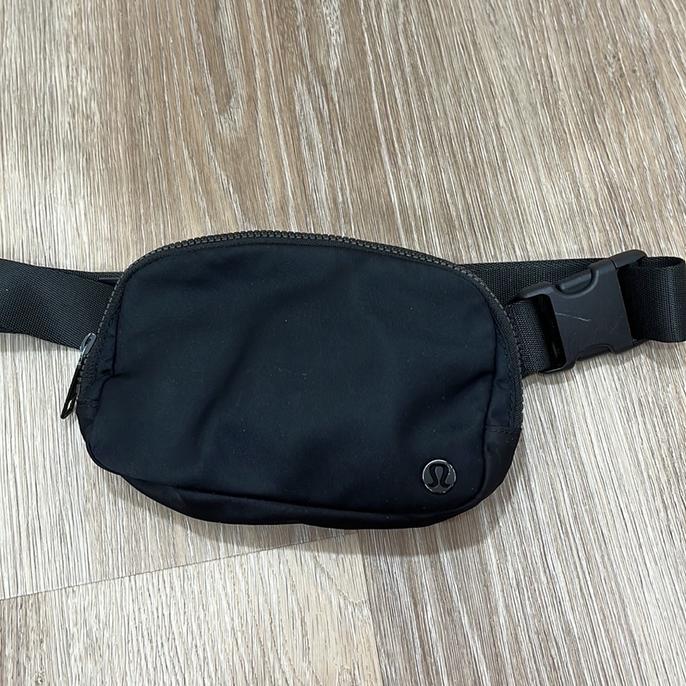 Lululemon belt bag
